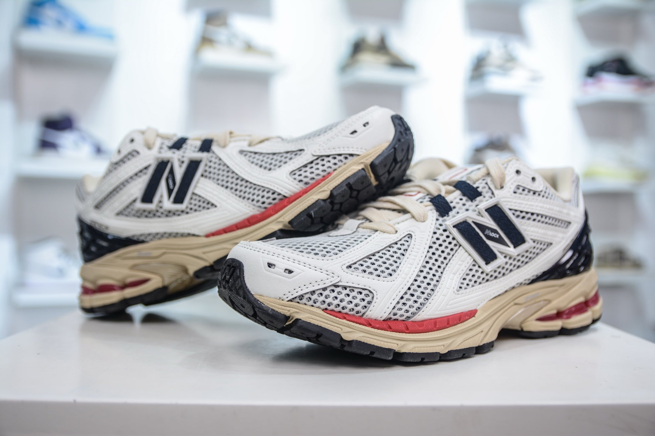 New Balance 1906R
