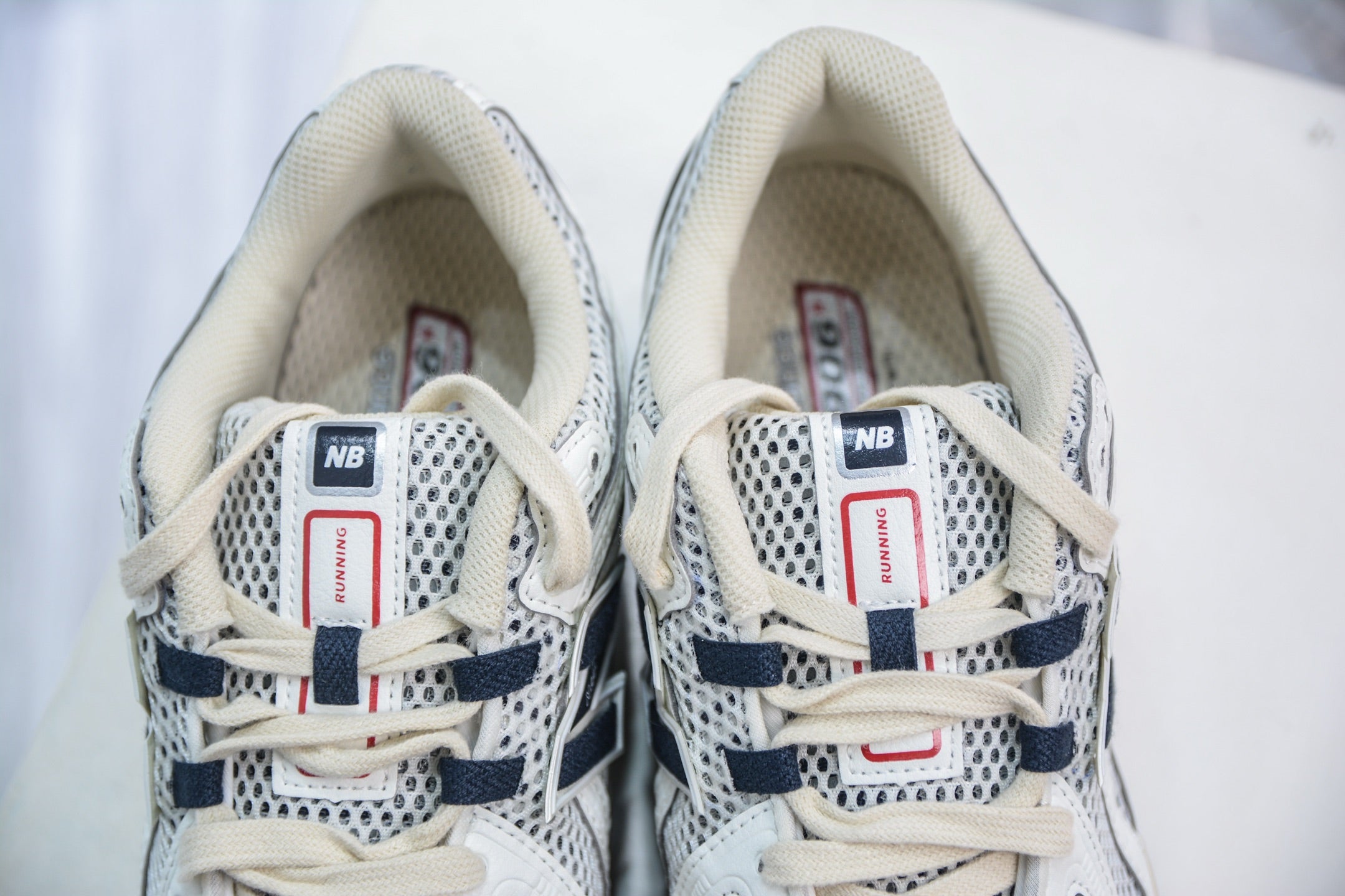 New Balance 1906R