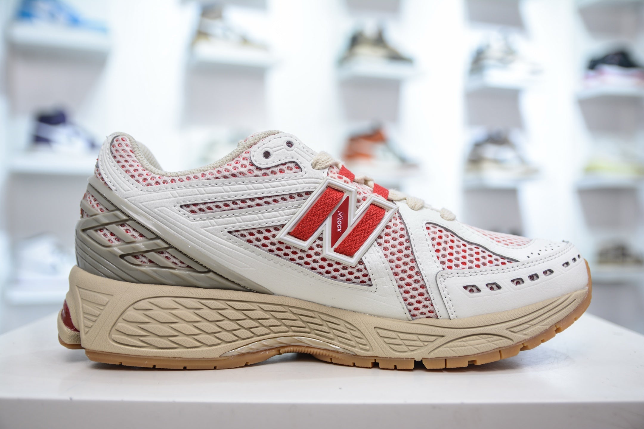 New Balance 1906R