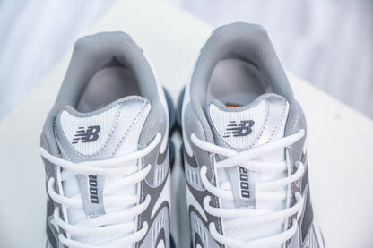 New Balance 2000
