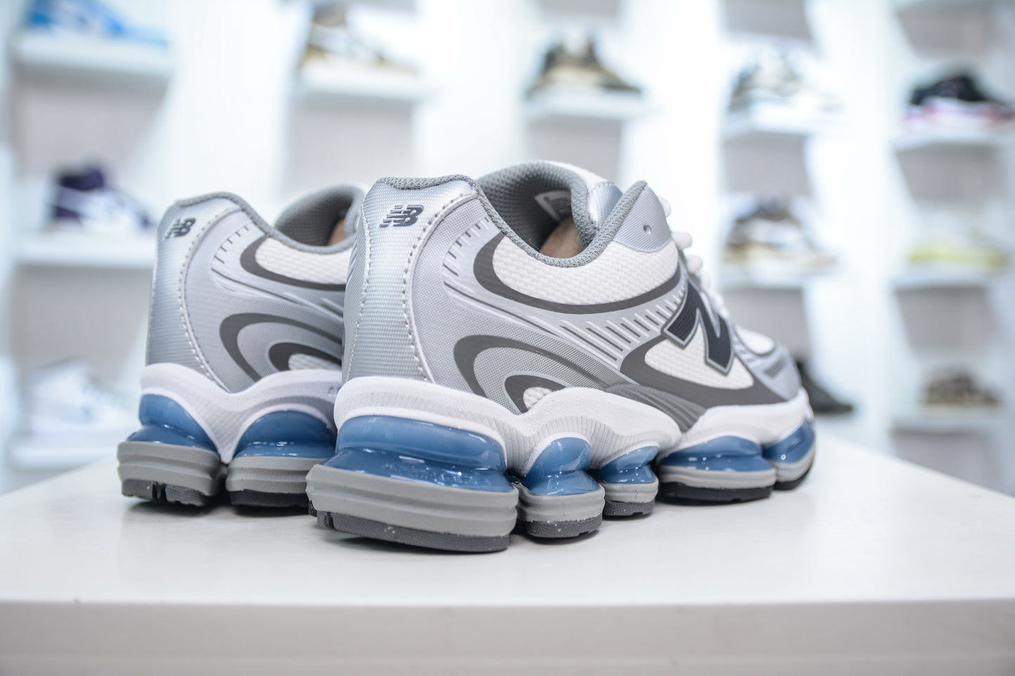 New Balance 2000