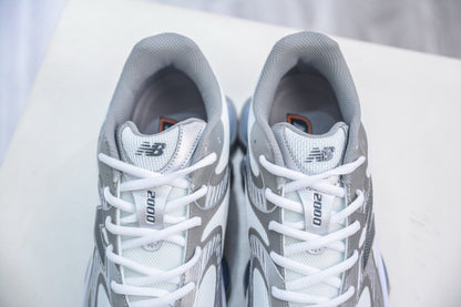 New Balance 2000