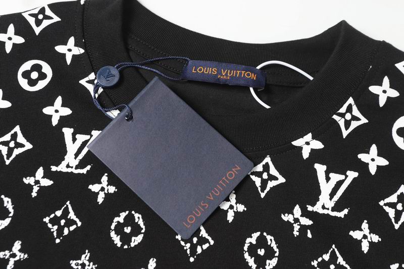 LV T-shirt Nera con Motivo Monogram Sfumato